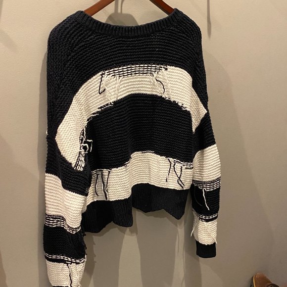 Oversized Couture Zafiris Rustic Navy White V-Neck Sweater - Picture 4 of 9